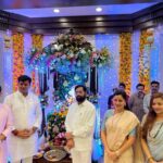 Navaneet Kaur Instagram - महाराष्ट्र राज्याचे मुख्यमंत्री मा ना एकनाथ जी शिंदे साहेब यांच्या मुंबई येथील वर्षा निवास्थानी जाऊन श्री गणरायाचे दर्शन घेतले. या वेळी खासदार श्रीकांत जी शिंदे सह पत्नी व आमदार रवीजी राणा उपस्थित होते.