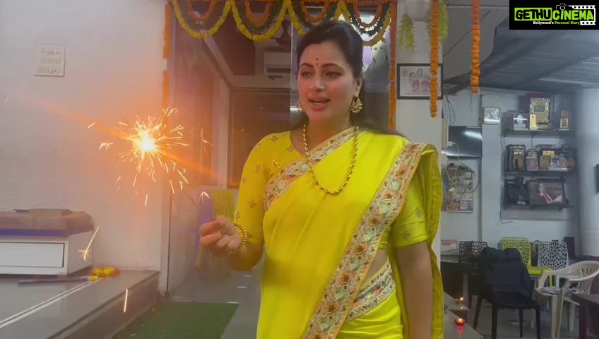 Navaneet Kaur Instagram - Happy Diwali
