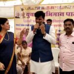 Navaneet Kaur Instagram - आज युवा स्वाभिमान पार्टी द्वारा आयोजित दीपावली, आपलुकीची - सामाजिक बांधिलकीची मध्ये महाराष्ट्र राज्याचे लाडके उप मुख्यमंत्री आदरणीय देवेंद्र जी फडणवीस साहेब यांनी दूरध्वनी द्वारा सर्व अंध, दिव्यांग, कुष्टरोगी, निराधार, शेतकरी, विधवा, परित्यक्ता आदींना दिवाळी निमित्त शुभेच्छा दिल्या