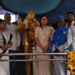 Navaneet Kaur Instagram – महामानव विश्वरत्न प.पू.डॉ बाबासाहेब आंबेडकर यांच्या इर्विन चौकातील पुतळा सौंदर्यीकरणासाठी खेचून आणला 50 लक्ष रुपयांचा चा निधी,आपल्या खासदारकीच्या पगारातून 10 लक्ष रुपये देणार, इर्विन चौकात संविधानाची प्रस्तावना,बाबासाहेबांचा जीवनपट ताम्रपटावर कोरणार व बाबासाहेबांच्या विचारांची ज्योत प्रज्वलित ठेवण्यासाठी संग्रहालय उभारणार
