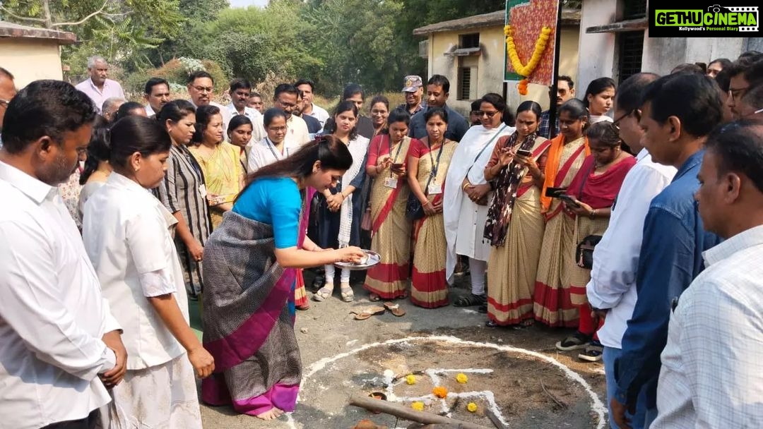 Navaneet Kaur Instagram - सर्वांगीण विकासासोबतच नागरिकांच्या उत्तम आरोग्यासाठी सातत्याने केंद्र व राज्य सरकारकडे केलेल्या यशस्वी पाठपुराव्याने मंजूर झालेल्या 2.60 कोटींच्या अमरावती शहरातील विविध अर्बन हेल्थ वेलनेस सेंटर चे भूमिपूजन संपन्न,अमरावती विधानसभा क्षेत्राच्या आमदार सौ सुलभाताई खोडके व मनपा आयुक्त श्री डॉ प्रवीण आष्टीकर यांच्यासह मनपा अधिकारी, युवा स्वाभिमान पदाधिकारी व कार्यकर्ते आणि नागरिक बंधू भगिनींच्या उपस्थितीत पार पडले भूमिपूजन सोहळे