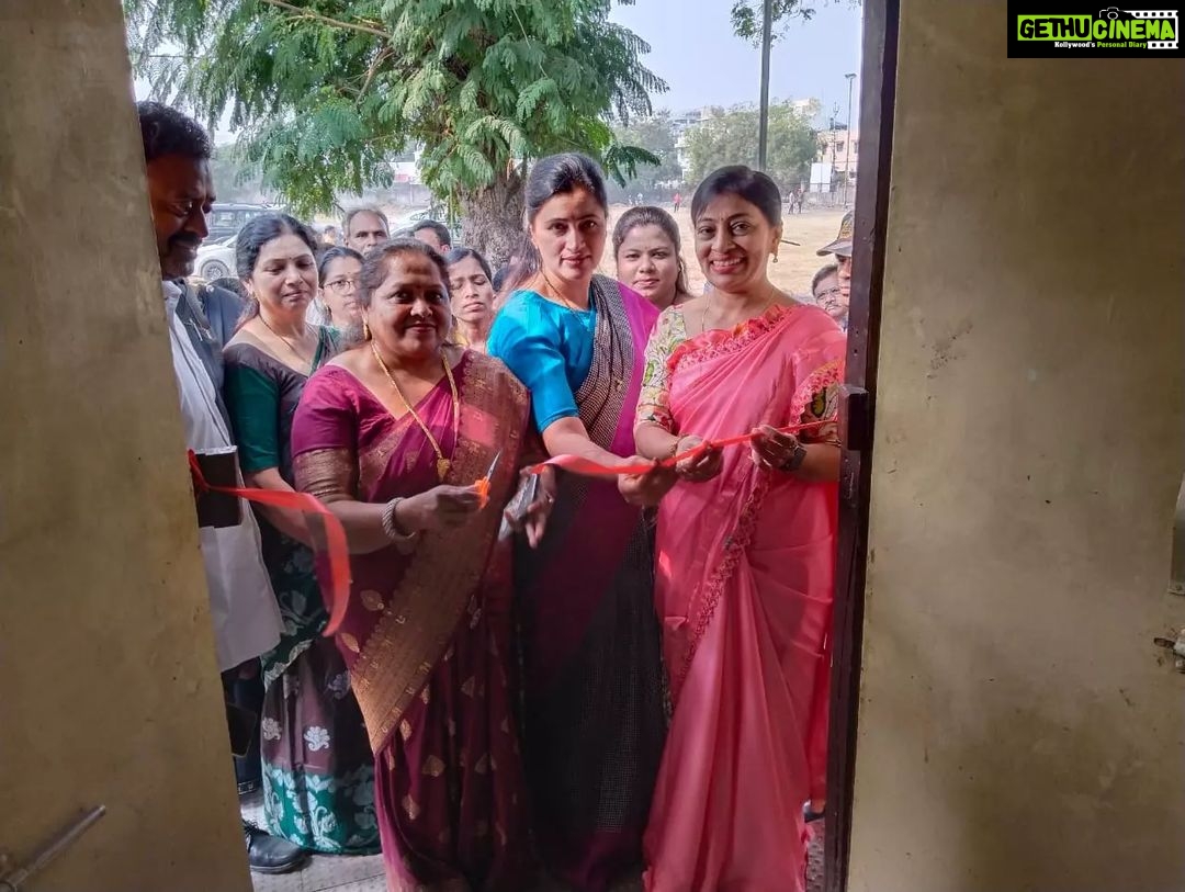Navaneet Kaur Instagram - सर्वांगीण विकासासोबतच नागरिकांच्या उत्तम आरोग्यासाठी सातत्याने केंद्र व राज्य सरकारकडे केलेल्या यशस्वी पाठपुराव्याने मंजूर झालेल्या 2.60 कोटींच्या अमरावती शहरातील विविध अर्बन हेल्थ वेलनेस सेंटर चे भूमिपूजन संपन्न,अमरावती विधानसभा क्षेत्राच्या आमदार सौ सुलभाताई खोडके व मनपा आयुक्त श्री डॉ प्रवीण आष्टीकर यांच्यासह मनपा अधिकारी, युवा स्वाभिमान पदाधिकारी व कार्यकर्ते आणि नागरिक बंधू भगिनींच्या उपस्थितीत पार पडले भूमिपूजन सोहळे