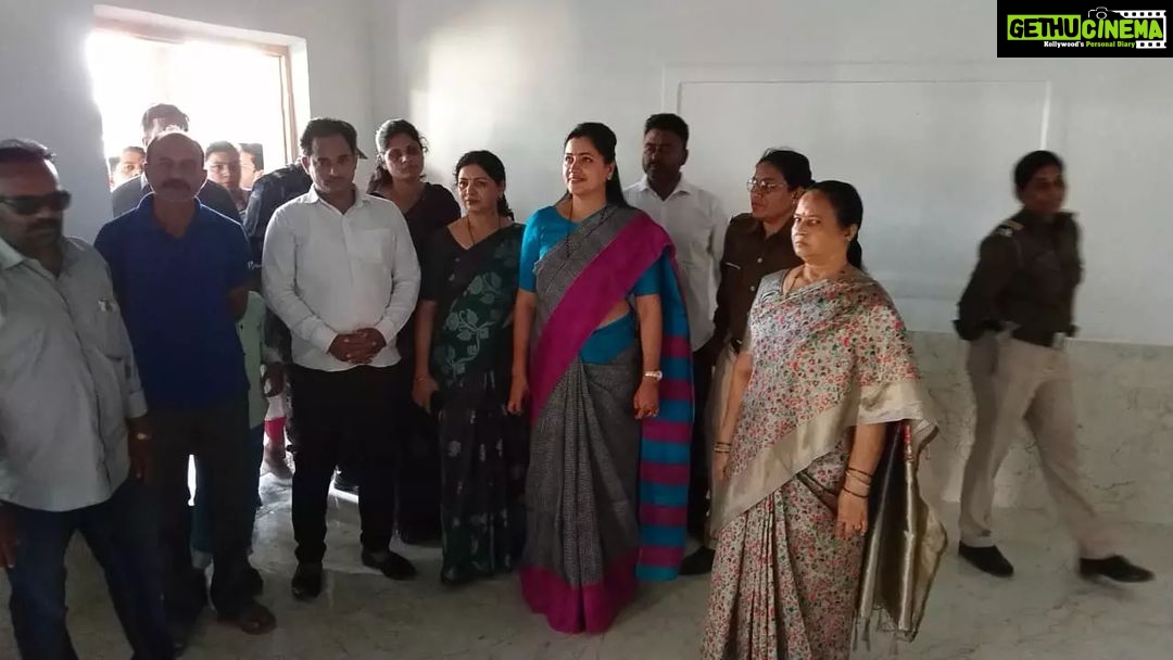 Navaneet Kaur Instagram - सर्वांगीण विकासासोबतच नागरिकांच्या उत्तम आरोग्यासाठी सातत्याने केंद्र व राज्य सरकारकडे केलेल्या यशस्वी पाठपुराव्याने मंजूर झालेल्या 2.60 कोटींच्या अमरावती शहरातील विविध अर्बन हेल्थ वेलनेस सेंटर चे भूमिपूजन संपन्न,अमरावती विधानसभा क्षेत्राच्या आमदार सौ सुलभाताई खोडके व मनपा आयुक्त श्री डॉ प्रवीण आष्टीकर यांच्यासह मनपा अधिकारी, युवा स्वाभिमान पदाधिकारी व कार्यकर्ते आणि नागरिक बंधू भगिनींच्या उपस्थितीत पार पडले भूमिपूजन सोहळे