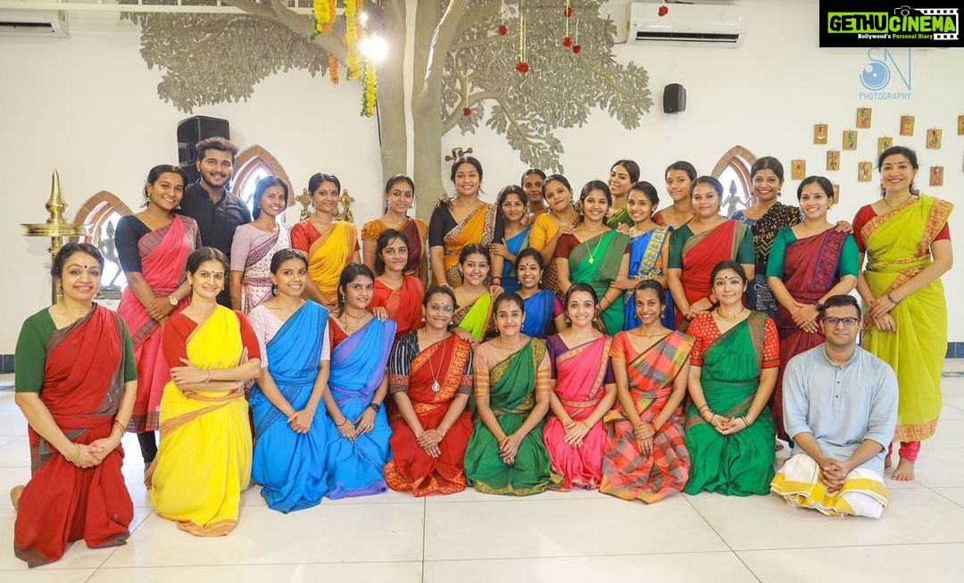 Navya Nair Instagram - Workshop at maathangi .. How talented ppl u all were .. Lots of happiness with u all .. Thanx a lot for being a part of Maathangi my dears .. And finally , tired us ❤️in this pic .. Clicks by maathangis official @artfotographer .. @maathangibynavya #dancersworld #beindance #gurubhyonamah#ahambrahmasmi#manumaster#nataraja#thecosmicdancer #bharatanatyam#worlddance#guru#tanjavurbani #lovefordance #taalam#dancersncersofindia #dancersofinsta#danceislife#artislove #indianclassicaldance #workshop