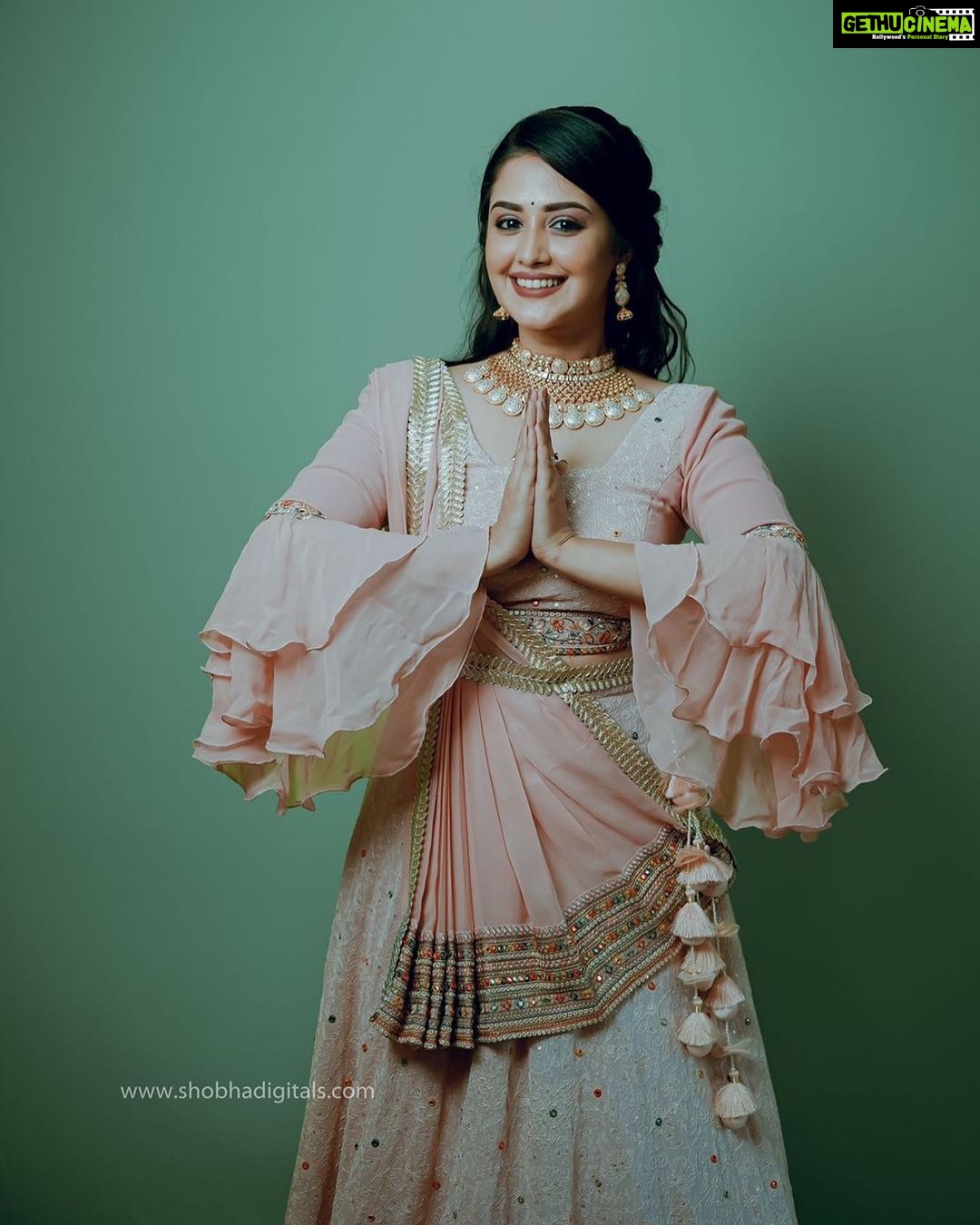 Neetha Ashok Instagram - ಎಲ್ಲರಿಗು ದೀಪಾವಳಿ ಹಬ್ಬದ ಶುಭಾಶಯಗಳು 💫 ✨