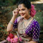 Neetha Ashok Instagram - Just smile it away 🙃 Picture credits @gurugatty_mlore @captureguru_photography Styling @boss_ladyy_vestire MUA @shubhas_beauty_lounge . . . Saree @kyara_the_label Blouse @vastramboutiquemangalore