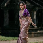 Neetha Ashok Instagram - Had an amazing impromptu shoot with this creative bunch from Udupi. Picture credits @gurugatty_mlore @captureguru_photography Styling @boss_ladyy_vestire MUA @shubhas_beauty_lounge . . . Saree @kyara_the_label Blouse @vastramboutiquemangalore Barkur Kattale Basadi