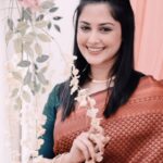 Neetha Ashok Instagram - @neethaashok01 #vikrantrona #sandalwood #heroine #kicchasudeep @anusha_ravindra @kuldeep_moorpav Sarji Convention Hall