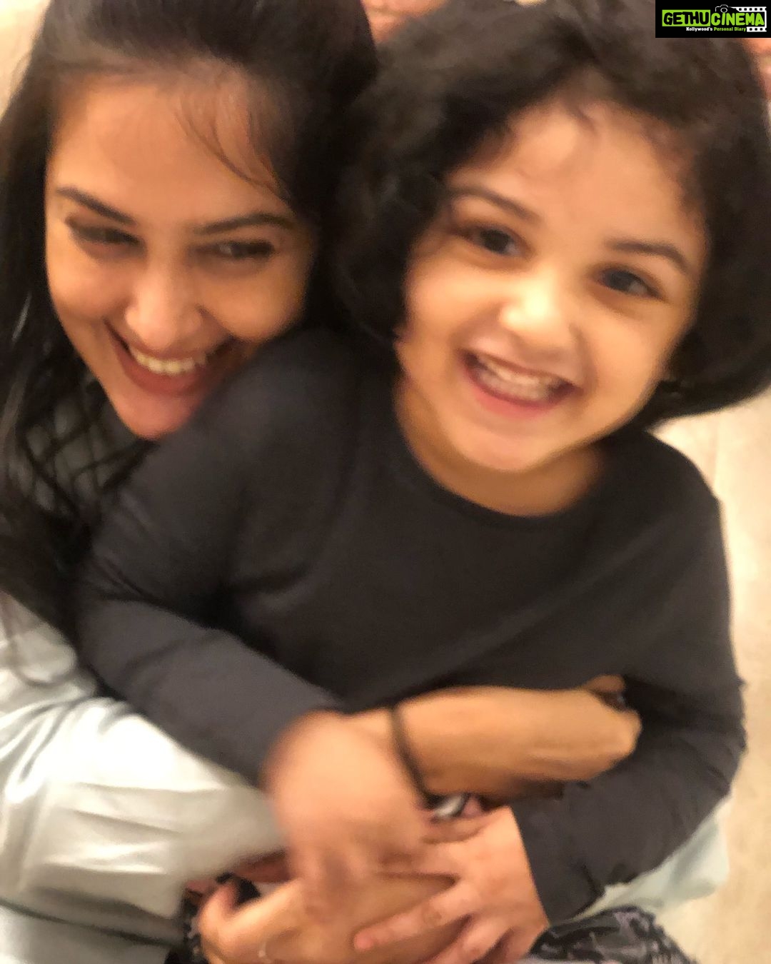 Neetha Ashok Instagram - Happy birthday my Munchkin ๐ love the feeling of seeing you grow and you are already 3!!!! I still canโt digest it!! Chikki loves you and all the giggles that we have have and you will always be my bestest birthday gift forevaaaaaa๐ฃ๐๐๐๐ ๐๐ฅฐโค๏ธ PC : pictures may be blur but the joy is pure ๐ค๐ฅฐ