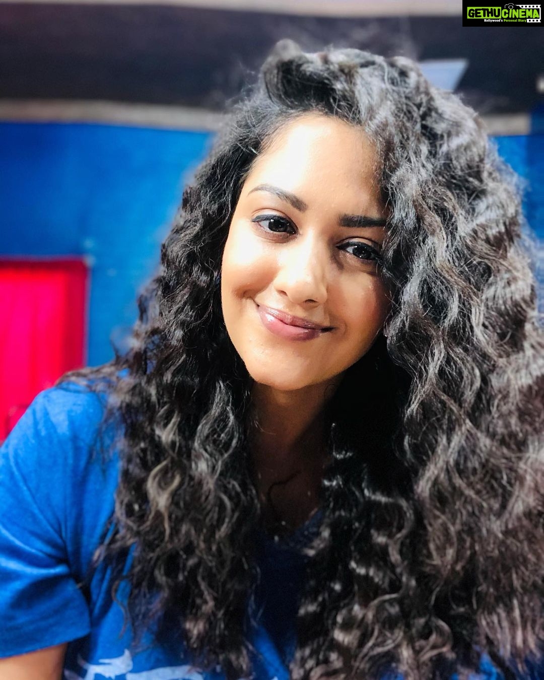 Neetha Ashok Instagram - Another from #Panna’s Vanity 🎈 #BeingPanna #curlscurlscurls #VikrantRona