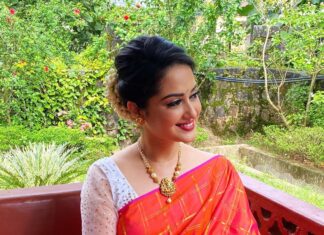 Neetha Ashok Instagram - Sareeee but not sorry 😜 It’s gonna be series of saree for a while now 🙈🤐😜 Saree and accessories from @zari_couture Blouse designed by @arulaa_by_rashmianooprao Mua : @makeupbyshhreyabhhakta .⁣ .⁣ .⁣ .⁣ .⁣ #saree #artist #beautiful #elegance #ethnicwear #fashion #india #indianwear #ink #instagood #instagram #love #traditional #traditionalartist #traditionalclub #traditionalflash #traditionallook #traditionalwear #wedding