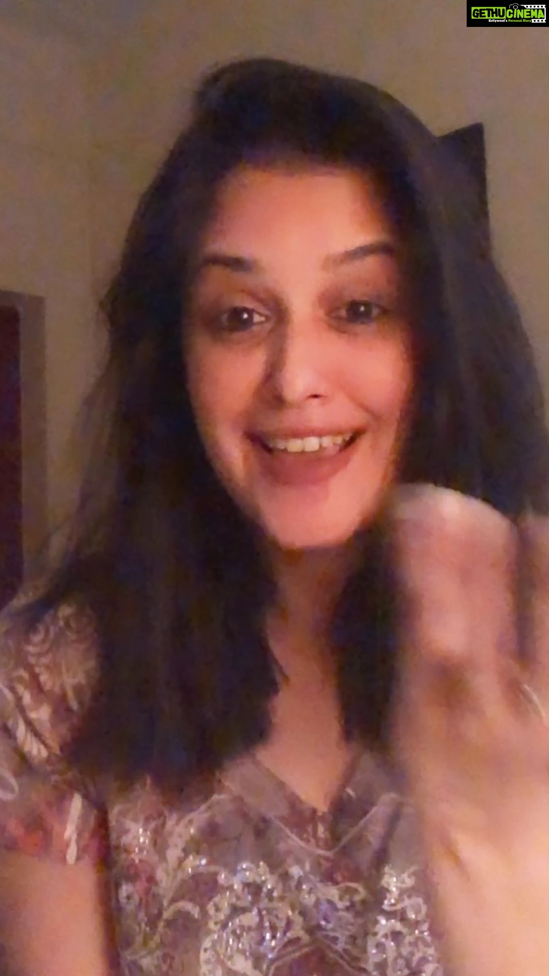 Neetha Ashok Instagram - Samne yeh kaun aaya 🌸
