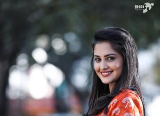 Neetha Ashok Instagram - Happy Sunday you guys 🧡 Photography @_pixels_work_ Mua @makeoverby_apoorvashree Blouse designed by @arulaa_by_rashmianooprao Accessories @pipapo.jewelry Bangalore, India