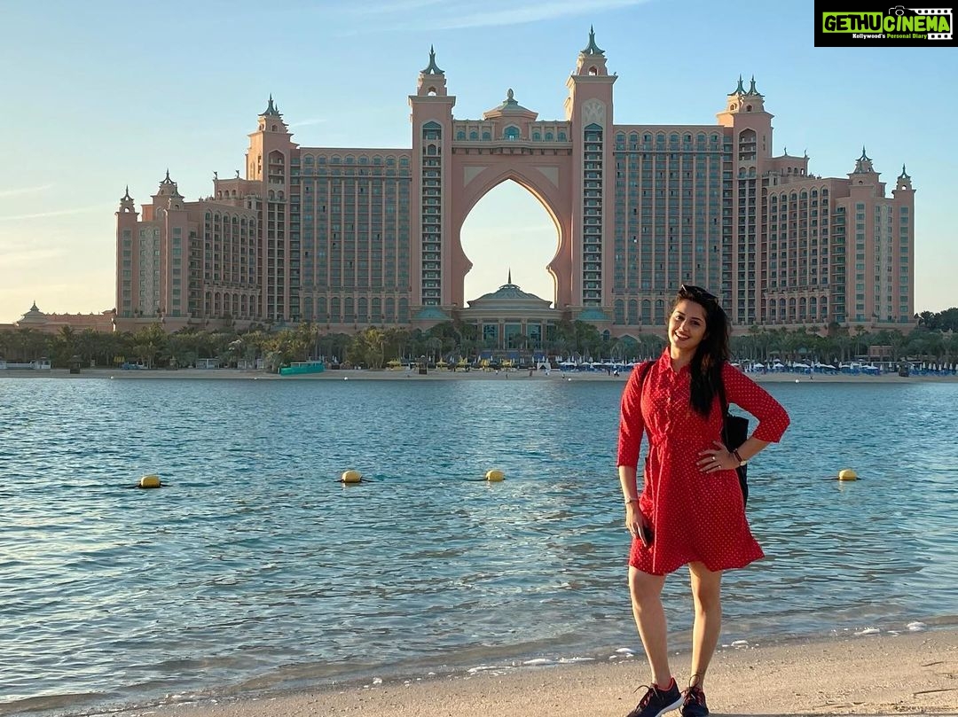 Neetha Ashok Instagram - Golden hour footuuu 🌅 Atlantis, The Palm