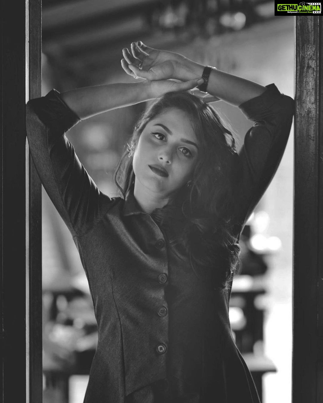 Neetha Ashok Instagram - Black&white series 😬 Photography by @moodarrest @nitinpatte @aritra.ghosal.moments Mua @alyna_makeovers Outfit designed by @arulaa_by_rashmianooprao Location @thebierlibrary #retro #moodylights #moodarrest #nitinpattephotgraphy #portraitphotography