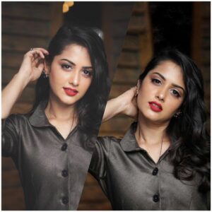 Neetha Ashok Instagram - I must say @nitinpatte your talent & expertise is clearly seen in all my photos from the shoot. I am absolutely thrilled with the end results. Thank you for this absolute fun ❤️ 🤗🤗 Photography by @nitinpatte @aritra.ghosal.moments @moodarrest Location @thebierlibrary Mua @alyna_makeovers Attire by @arulaa_by_rashmianooprao