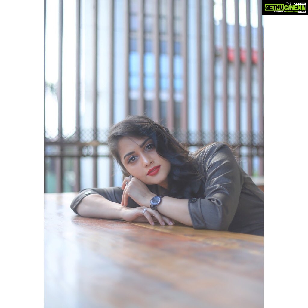 Neetha Ashok Instagram - Eyes are the windows to the soul. Keep them lit up with love ❤️ Photography by @moodarrest @nitinpatte @aritra.ghosal.moments Mua @alyna_makeovers Outfit designed by @arulaa_by_rashmianooprao Location @thebierlibrary #retro #moodylights #moodarrest #nitinpattephotgraphy #portraitphotography