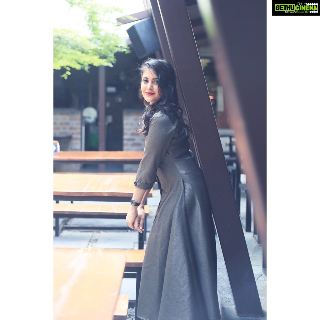 Neetha Ashok Instagram - Eyes are the windows to the soul. Keep them lit up with love ❤️ Photography by @moodarrest @nitinpatte @aritra.ghosal.moments Mua @alyna_makeovers Outfit designed by @arulaa_by_rashmianooprao Location @thebierlibrary #retro #moodylights #moodarrest #nitinpattephotgraphy #portraitphotography