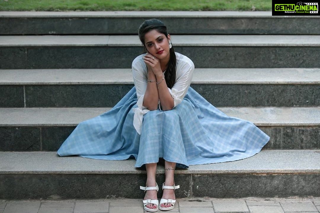 Neetha Ashok Instagram - Trusting the timing of my own life Tell me which song comes to your mind looking at this photograph 💙 An outfit I can picture wearing a million different ways. So classic, so retro & yet so modern. Team @moodarrest @nitinpatte @aritra.ghosal.moments Wearing - @arulaa_by_rashmianooprao Mua @alyna_makeovers