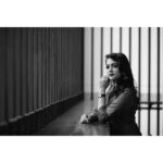 Neetha Ashok Instagram - One of my most favourite pictures from this shoot by @aritra_ghosal_r9 loved this “watch Ad” picture instantly 😄❤️ 🤗🤗 Swipe left for black&white version Photography @aritra.ghosal.moments Team @nitinpatte @moodarrest Location @thebierlibrary Mua @alyna_makeovers Attire by @arulaa_by_rashmianooprao