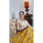 Neetha Ashok Instagram - ನಿಮಗೂ ಮತ್ತು ನಿಮ್ಮ ಕುಟುಂಬದವರಿಗೂ ದಸರಾ ಹಬ್ಬದ ಹಾರ್ದಿಕ ಶುಭಾಶಯಗಳು 🙏🏻 #shotonphone #festivevibes #indowestern #navratri Magic by @heidilorenartistry ❤️🤗 Outfit designed by @arulaa_by_rashmianooprao