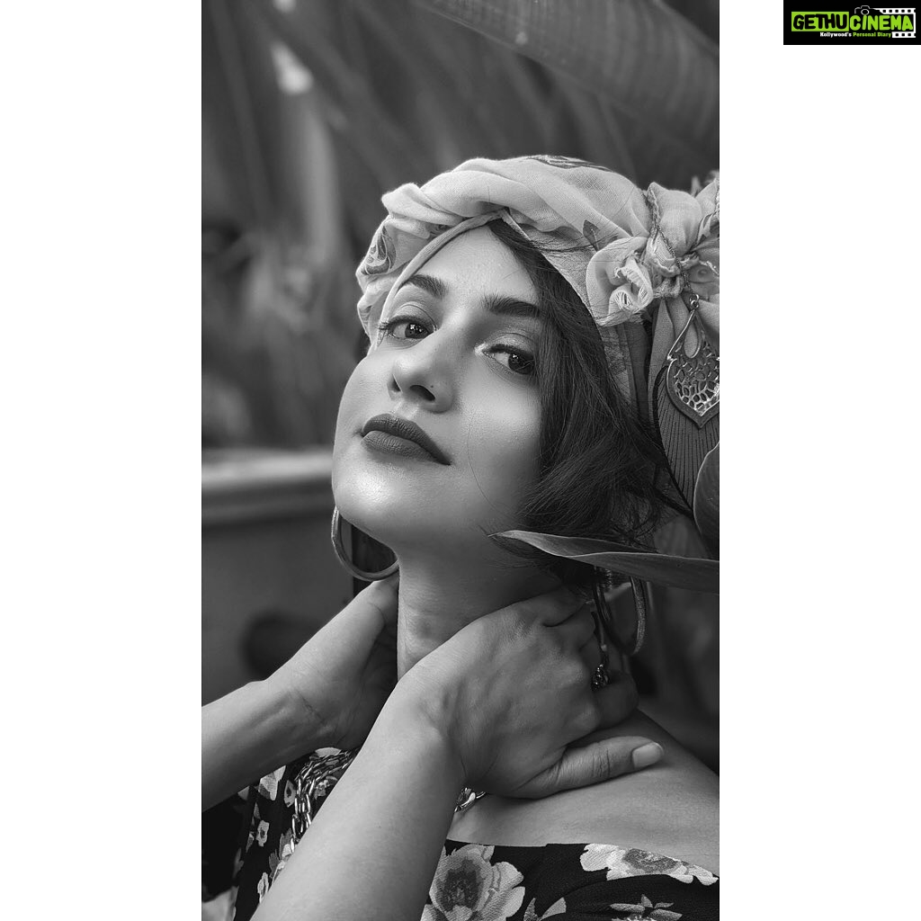 Neetha Ashok Instagram - NEVER be afraid to TRY SOMETHING NEW, because life gets BORING when you stay WITHIN THE LIMITS of what you ALREADY KNOW ❤️ #shotonphone #pastelcolors #art #playwithcolors #explore #learn My fav look by @heidilorenartistry 🤗🤗♥️♥️