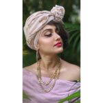 Neetha Ashok Instagram - NEVER be afraid to TRY SOMETHING NEW, because life gets BORING when you stay WITHIN THE LIMITS of what you ALREADY KNOW ❤️ #shotonphone #pastelcolors #art #playwithcolors #explore #learn My fav look by @heidilorenartistry 🤗🤗♥️♥️