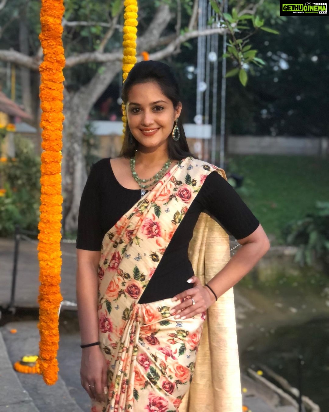 Neetha Ashok Instagram - Can’t get over this beautiful decore and venue! Throwback to a December Wedding PC: @dee_shereen ❤️❤️❤️ The bestest who loves clicking my pictures anyway anytime anywhere 🤭😬 The Tamarind Tree