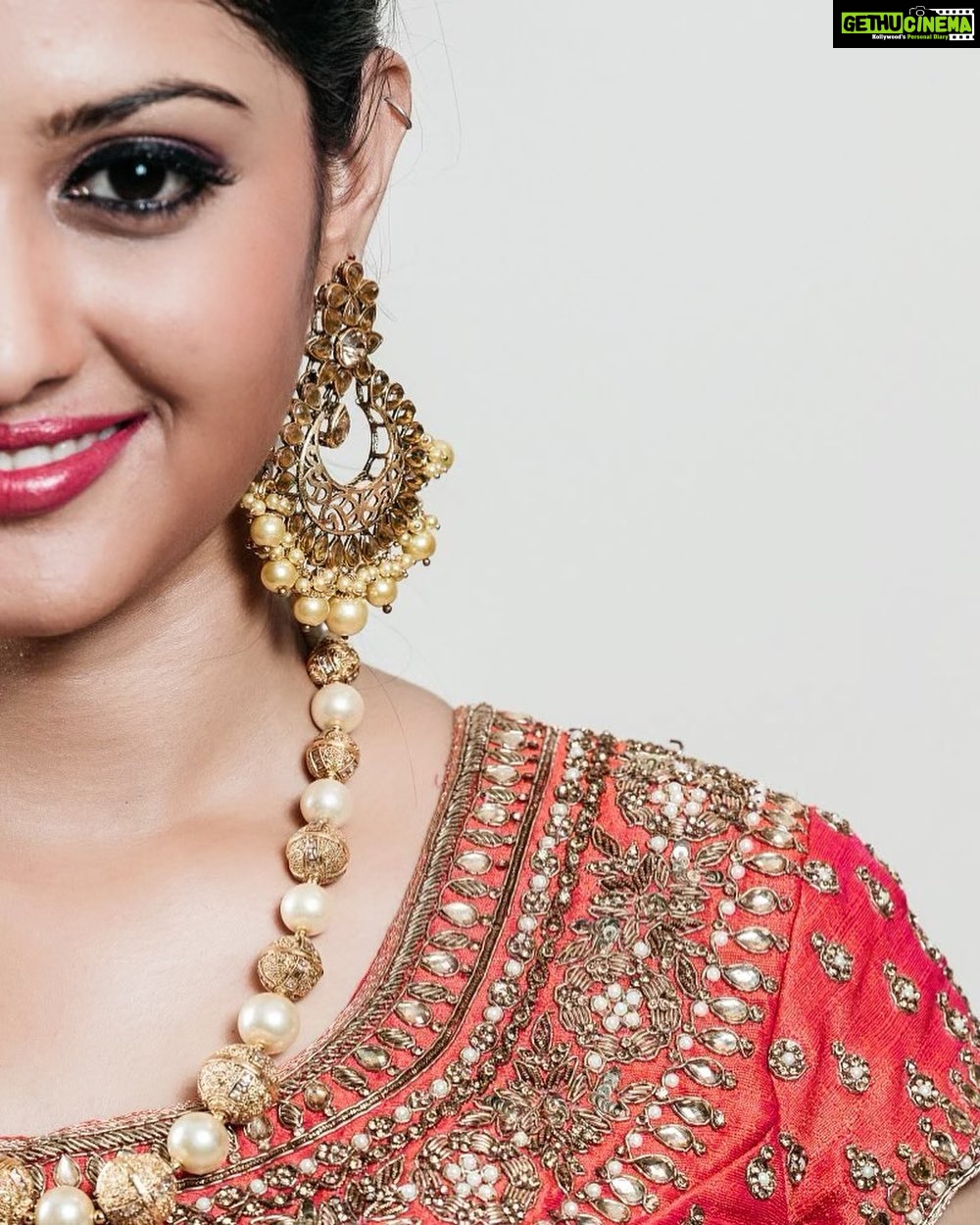 Neetha Ashok Instagram - Stop allowing YOUR FEAR of getting it wrong, to COLOUR EVERY BEAUTIFUL thing you’re doing right. - Rachel Hollis Wardrobe curtesy: @zari_couture Accessories @zari_couture PC @prithamdenzildsouza MUA @smithahegde28 and team Stylist @nandithaacharya Creatives @arjunjohndsouza @preethamaloysius @dmedusa_prabhu @vijeshrules Location @couch_caper Kota, Kundapura