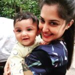 Neetha Ashok Instagram - 4 days to go for this little kachori s first birthday ❤️ nee chikki loves youuuu ❤️ early morning sleepy head photos be like 😴🥱🥴 #nia&neechikki #firstfebbabies Bangalore, India