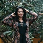 Neetha Ashok Instagram - Glistening 🌟 If you needed a reason to make your Monday brighter 💫 #brandambassador #paidpartnership #casuallook #zaricouture #mangalore #simple #yetclassy #elegance #loveforblack Wardrobe courtesy @zari_couture Jewellery @zari_couture PC @themetalfarmer @metalfarmer lord of light 🙏🏻🙏🏻 Assistance by @preethamaloysius MUA @shefaliballal @shefali_ballal Stylist @nandithaacharya Creatives @dmedusa_prabhu @arjunjohndsouza @vijeshrules Zari Couturé