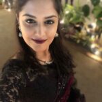 Neetha Ashok Instagram - Happy, happier, happiest in ethnic wear ❤ @alcanther wedding reception Saree: Anna s gift (@anush_ga do you remember this saree??) Blouse @arulaa_by_rashmianooprao Neckpiece @mateacher97 s gift 😬❤️ Safina Plazaa
