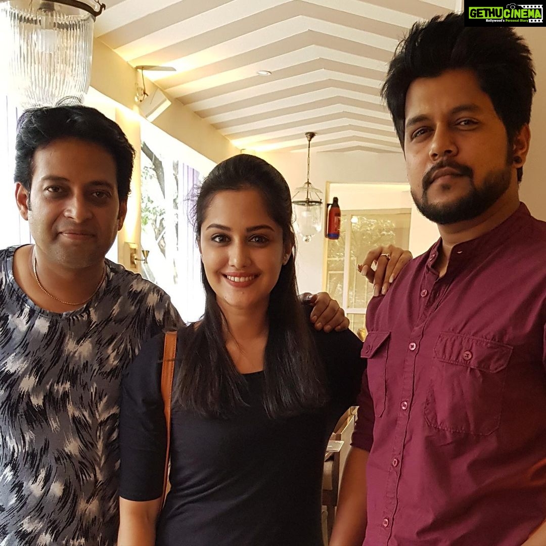 Neetha Ashok Instagram - Jackies forever ❤️ we may not meet regularly, But Nothing has changed and nothing will change!! 🤙🏻 #nnbl #jackies #5atarajay #enguru Tea villa cafe