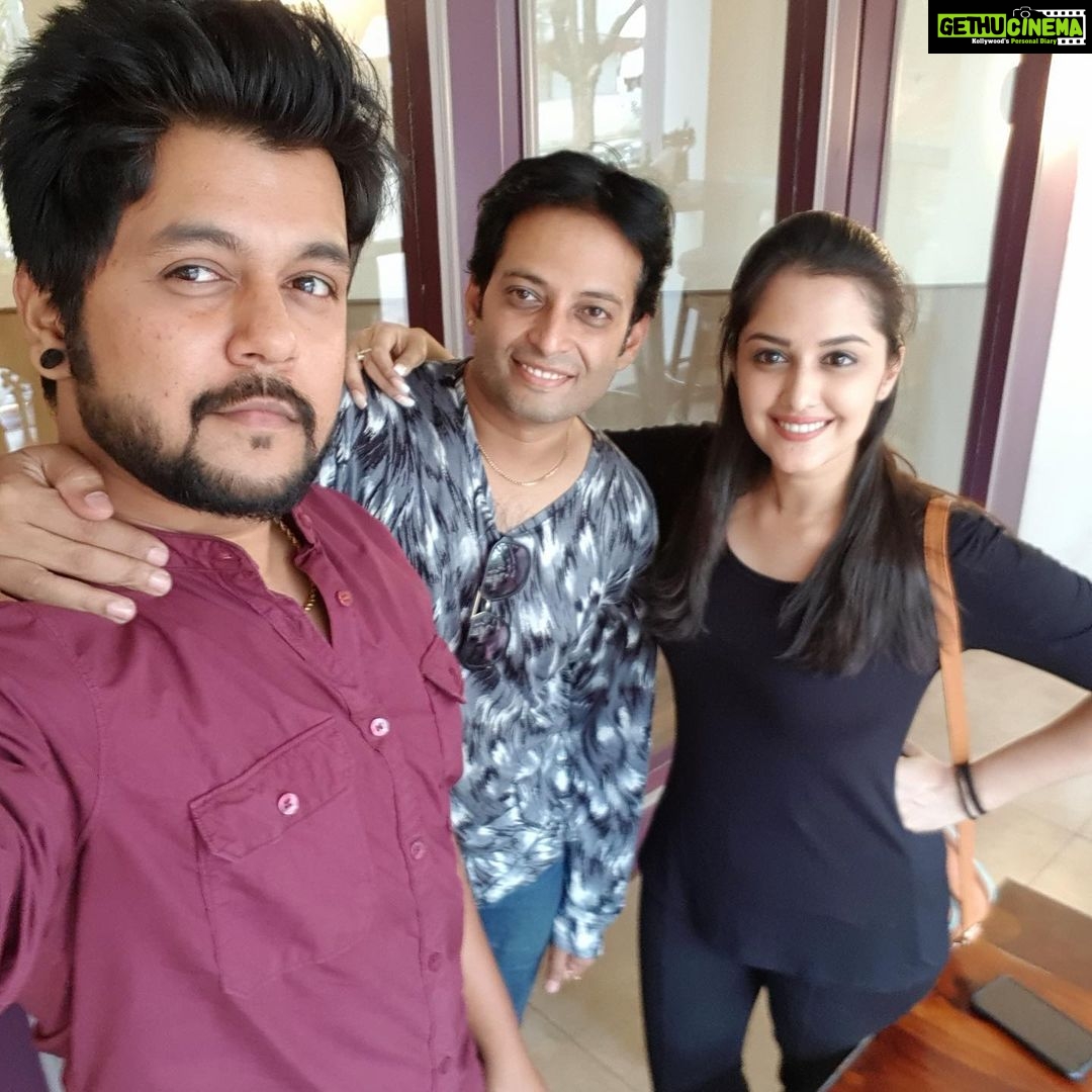 Neetha Ashok Instagram - Jackies forever ❤️ we may not meet regularly, But Nothing has changed and nothing will change!! 🤙🏻 #nnbl #jackies #5atarajay #enguru Tea villa cafe