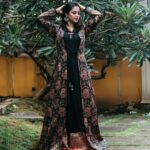 Neetha Ashok Instagram - Glistening 🌟 If you needed a reason to make your Monday brighter 💫 #brandambassador #paidpartnership #casuallook #zaricouture #mangalore #simple #yetclassy #elegance #loveforblack Wardrobe courtesy @zari_couture Jewellery @zari_couture PC @themetalfarmer @metalfarmer lord of light 🙏🏻🙏🏻 Assistance by @preethamaloysius MUA @shefaliballal @shefali_ballal Stylist @nandithaacharya Creatives @dmedusa_prabhu @arjunjohndsouza @vijeshrules Zari Couturé