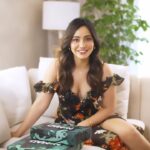 Neha Sharma Instagram - Being healthy doesn’t have to be boring and who knew vegan pizzas could taste this good? I could have never imagined a plant based or vegan pizza tasting this good. The taste, the flavours, the packaging, Nomad Green has got it all just right with their carefully sourced ingredients!   NOMAD Green is now available on Zomato, Swiggy and their website! https://zomato.onelink.me/xqzv/qhm5f3ti They are live in Delhi NCR, Mumbai, Bangalore, Pune, Chandigarh and Jaipur- Order Now 🍕💚