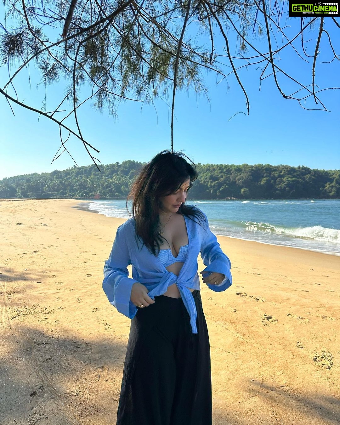 Neha Sharma Instagram - A walk to remember… #goa #goadiaries #incredibleindia The St. Regis Goa Resort
