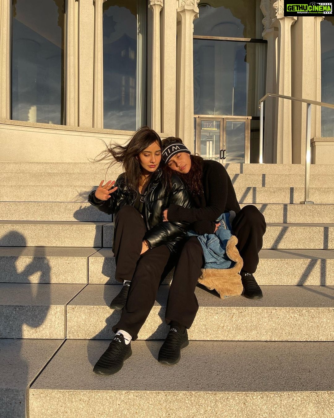 Neha Sharma Instagram - đŸ«¶ Holiday on my mind…. #chicagocalling #chicago