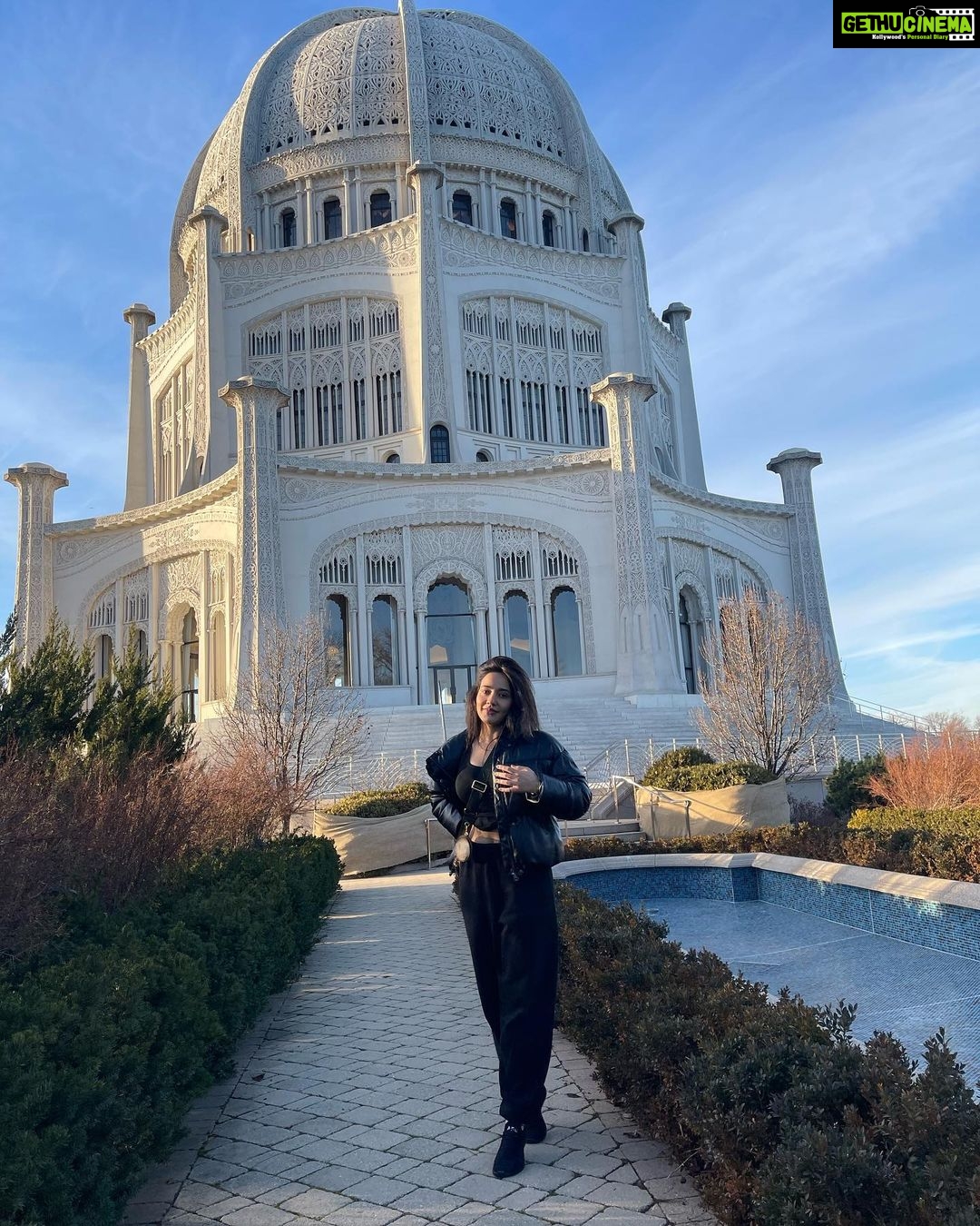 Neha Sharma Instagram - đŸ«¶ Holiday on my mind…. #chicagocalling #chicago