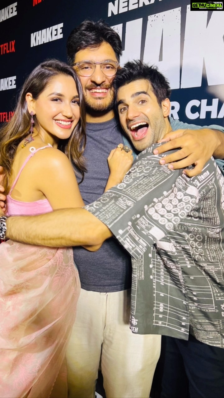 Nikita Dutta Instagram - Third wheeling in the love story of @bhav.dhulia and @karantacker 🥲🦄 Our team’s labour of love shall be yours today! #Khakee #KhakeeTheBiharChapter #KhakeeOnNetflix @netflix_in @fridaystorytellers @neerajpofficial @shitalbhatia_official @bhav.dhulia @umashankar.singh.7 #AbhimanyuSingh @karantacker @avinashtiwary15 @ashutosh_ramnarayan @ravikishann @thejatinsarna @anupsoni3 @nikifying @pathakvinay @aishwaryasushmita @shraddhadas43 #KPMukherjee @sargam.singh44 @devendradeshpande31 @deepakgawade6 @fal1804 @pravs_k @h_by_the_sea #AbbasAliMoghul @advaitnemlekar @debasishmishr #DrSagar #RitaGhosh @babbachi @vidydharbhatte @stepbystepcasting #RajVFX @after_studios @postcolorist @chandan.kachhawa
