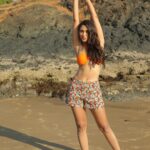 Nikita Dutta Instagram - Forever chasing the golden sun. ☀️ 🍊 . . #ThrowbackThursday #SunKissed #BTS