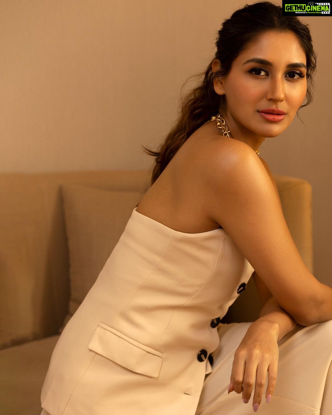 Nikita Dutta - 101.1K Likes - Most Liked Instagram Photos