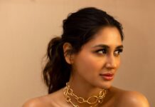 Nikita Dutta Instagram - Suit up and show up 😎🤘 . . . . #Khakee #KhakeeTheBiharChapter #KhakeeOnNetflix . . 📸: @harshphotography11 HMU: @bhavyaarora Styled by @malvika_tater Assisted by @vrutiiiiiiii Outfit @fancypantsofficial Jewellery @tipsyfly Managed by @yaminichander
