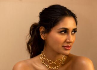 Nikita Dutta Instagram - Suit up and show up 😎🤘 . . . . #Khakee #KhakeeTheBiharChapter #KhakeeOnNetflix . . 📸: @harshphotography11 HMU: @bhavyaarora Styled by @malvika_tater Assisted by @vrutiiiiiiii Outfit @fancypantsofficial Jewellery @tipsyfly Managed by @yaminichander