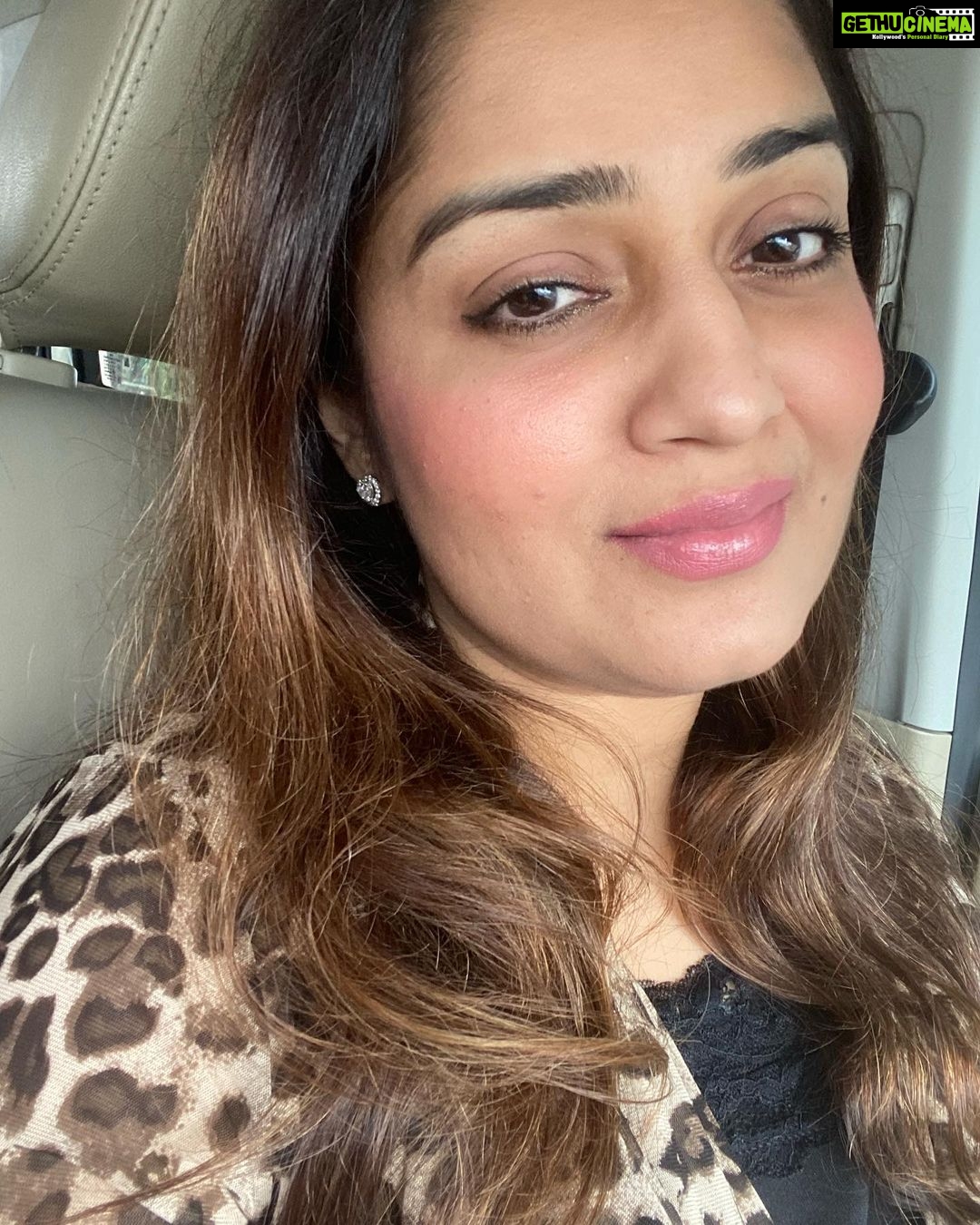 Nikita Thukral Instagram - Happy weekend. 💛