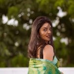 Nivedhithaa Sathish Instagram - Soul full of sunshine ☀️🍃 Shot by - @madras_ponnu ♥️ For the love of this song - Thank you @composer_vishal 🙌🏻 . . . . . . . . #NivedhithaaSathish #Suzhal #SuzhalTheVortex #sillukaruppatti #sillukarupatti #anyastutorial #anyastutorialonaha #suzhalonprime #sethumaayirampon #madhu #saree #sareelove #sunset #sitaramam #seetharamam #mrunalthakur #dulquersalmaan #inthandham #trendingreels #trendingsongs #ohsitaheyrama #telugusongs #telugucinema #tamilcinema #tamilreels #reelsofinstagram #reelsindia
