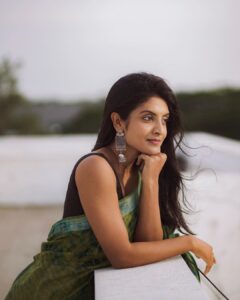 Nivedhithaa Sathish Instagram - Shot by - @madras_ponnu 🍃
Biggest shoutout to this woman! Thank you for holding that beautiful smile of yours throughout the shoot and for capturing some of the best moments that evening Soundarya. This shoot was nothing but absolutely wholesome. You made my heart smile :) 

To many more sunsets like these and to drooling over same music on repeat and repeat. Cheers 🥂
