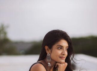 Nivedhithaa Sathish Instagram - Shot by - @madras_ponnu 🍃 Biggest shoutout to this woman! Thank you for holding that beautiful smile of yours throughout the shoot and for capturing some of the best moments that evening Soundarya. This shoot was nothing but absolutely wholesome. You made my heart smile :) To many more sunsets like these and to drooling over same music on repeat and repeat. Cheers 🥂