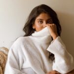 Nivedhithaa Sathish Instagram - Hellooo December 💕 Shot by - @madras_ponnu Styled by - @shraddhaiyerr Makeup by - @makeupbywanshazia Hair by - @hemalathahairandmakeup