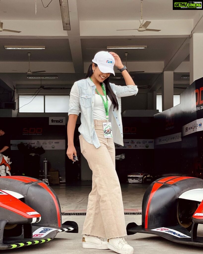 Nivedhithaa Sathish Instagram - Nothing gets me like how speed does! 🏁 My Sunday done right with @indianracingleagueofficial @speeddemonsdelhi 🧡 Madras International Circuit